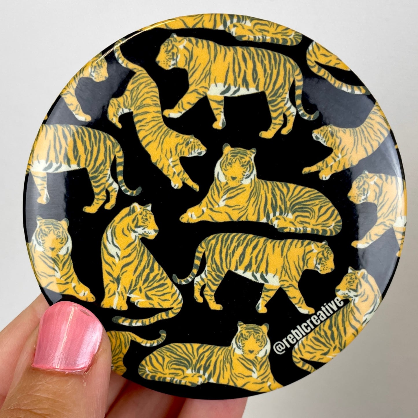 *Tiger Lounge - Black